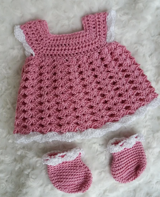 Patrón Escrito para Vestido y Botas de Crochet para Muñecas Crochet