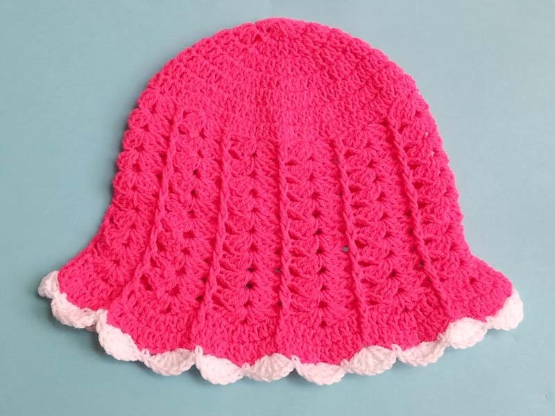 Read this article: Creando un Precioso Gorro Rosa para Niñas