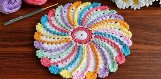 How to Crochet a Colorful Table Design